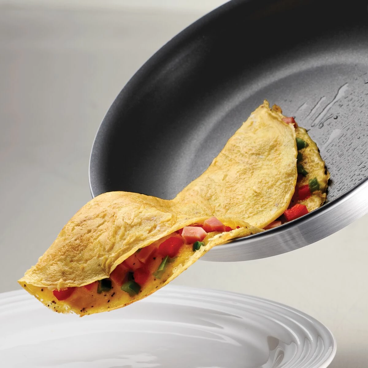 Tramontina PRO Fusion 14 In Aluminum Nonstick Fry Pan - Satin 11 Tramontina PRO Fusion 14 In Aluminum Nonstick Fry Pan - Satin - Image 9