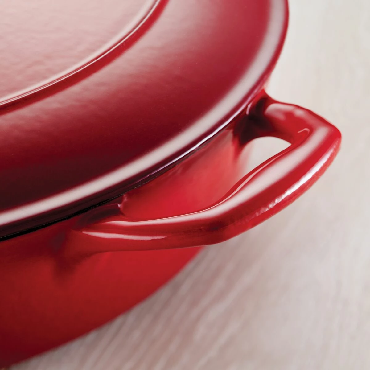 Tramontina 4 Qt Enameled Cast-Iron Series 1000 Covered Braiser - Gradated Red 5 Tramontina 4 Qt Enameled Cast-Iron Series 1000 Covered Braiser - Gradated Red - Image 3