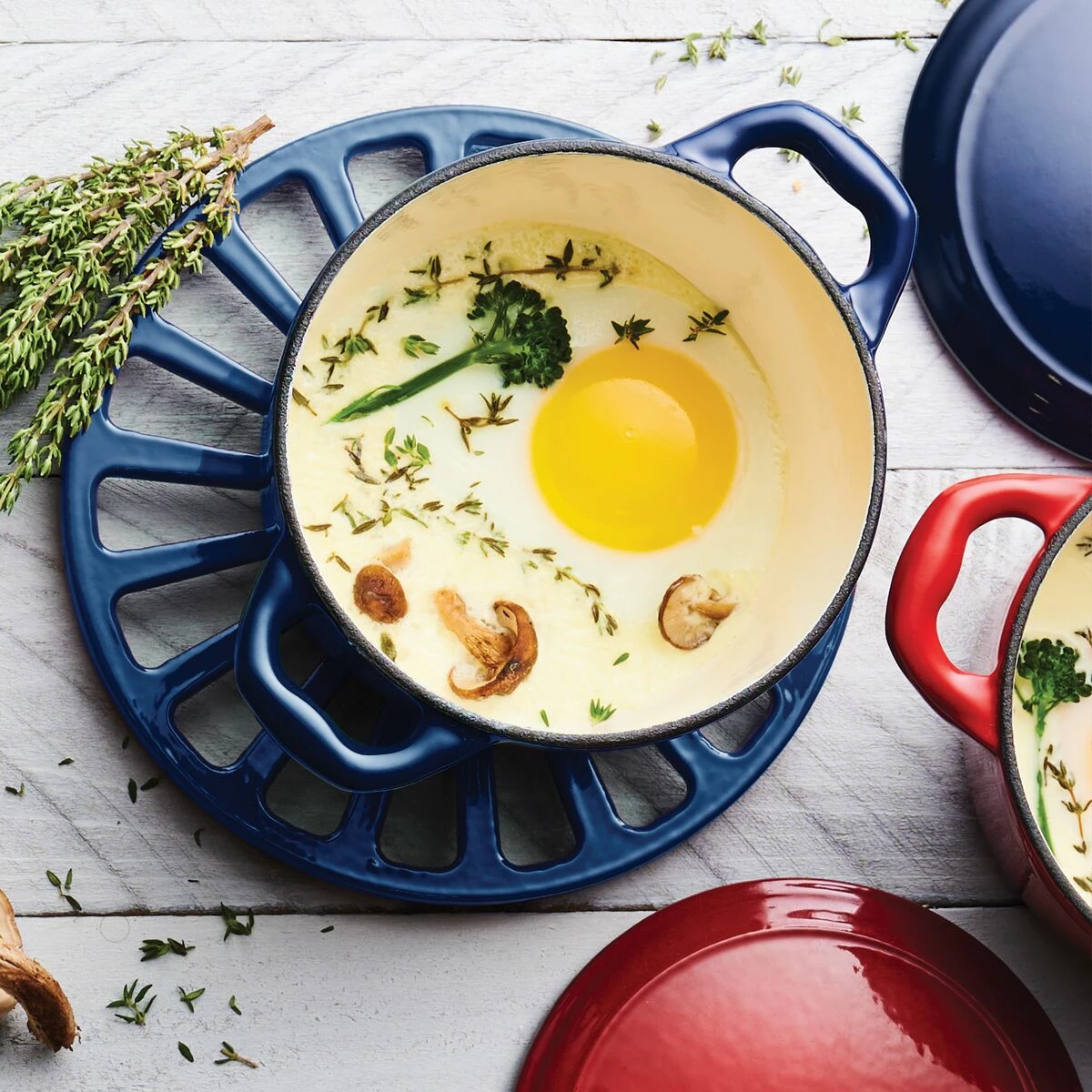 Tramontina 7 In Enameled Cast-Iron Series 1000 Round Trivet - Gradated Cobalt 3 Tramontina 7 In Enameled Cast-Iron Series 1000 Round Trivet - Gradated Cobalt