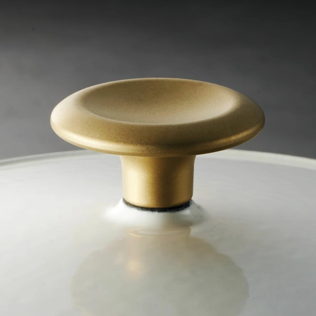 Tramontina 5.5 Qt Enameled Cast Iron Round Dutch Oven - Latte With Gold Stainless Steel Knob 8 Tramontina 5.5 Qt Enameled Cast Iron Round Dutch Oven - Latte With Gold Stainless Steel Knob - Image 6