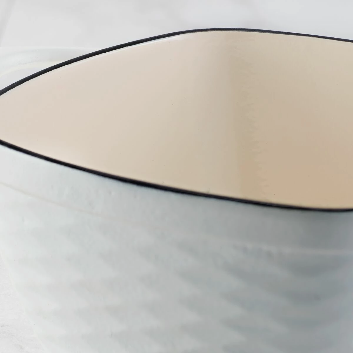 Tramontina Prisma 7 Qt Enameled Cast Iron Covered Square Dutch Oven - Matte White 6 Tramontina Prisma 7 Qt Enameled Cast Iron Covered Square Dutch Oven - Matte White - Image 4