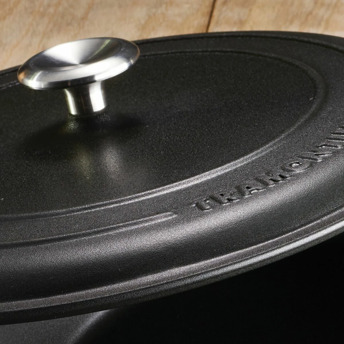 Tramontina 12.5" Cast Iron Covered Skillet Pre-Seasoned 6 Tramontina 12.5" Cast Iron Covered Skillet Pre-Seasoned - Image 4