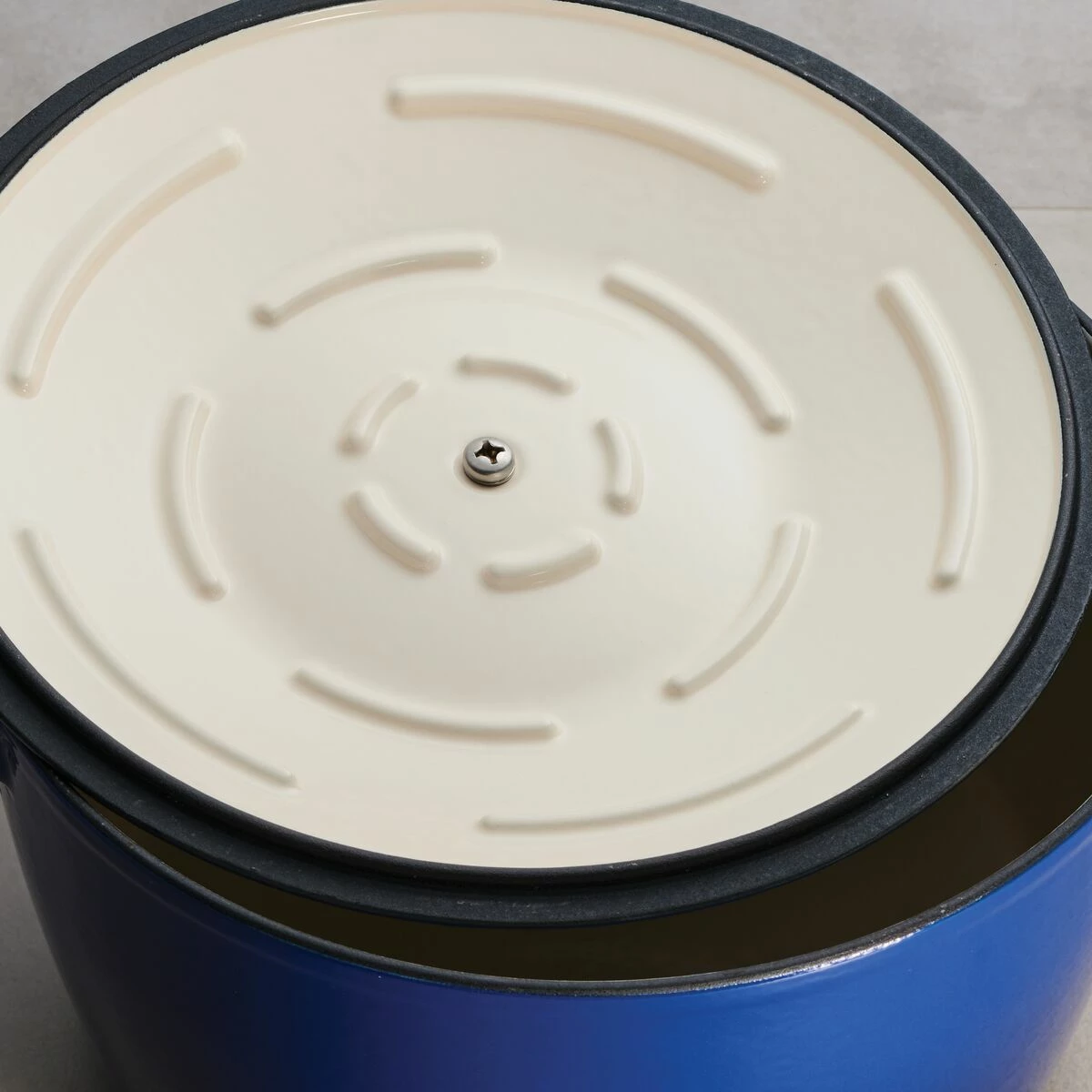 Tramontina 7 Qt Enameled Cast Iron Covered Tall Round Dutch Oven - Classic Blue 9 Tramontina 7 Qt Enameled Cast Iron Covered Tall Round Dutch Oven - Classic Blue - Image 7