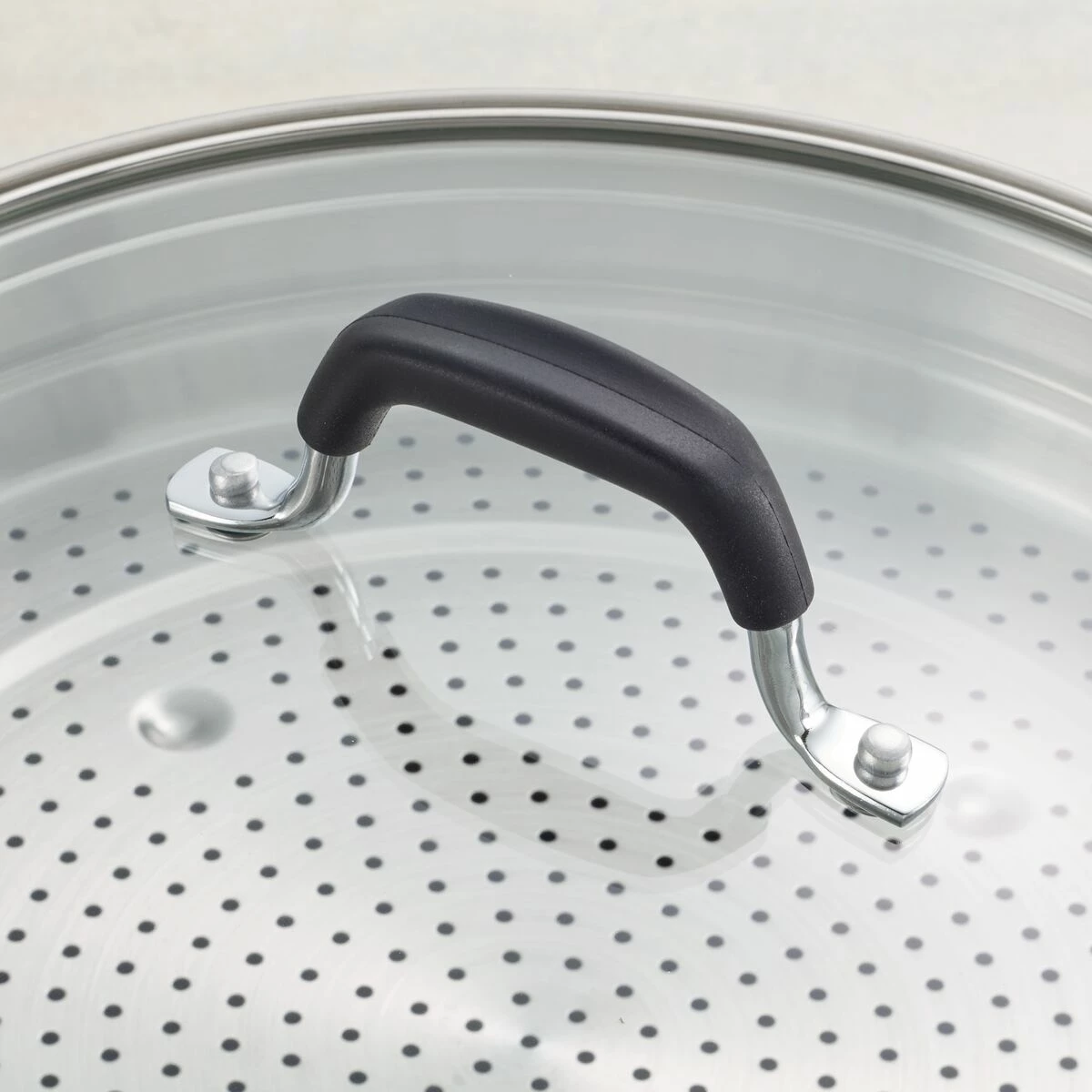 Tramontina 5.5 Quart Nonstick Everyday Pan - Metallic Red 6 Tramontina 5.5 Quart Nonstick Everyday Pan - Metallic Red - Image 4