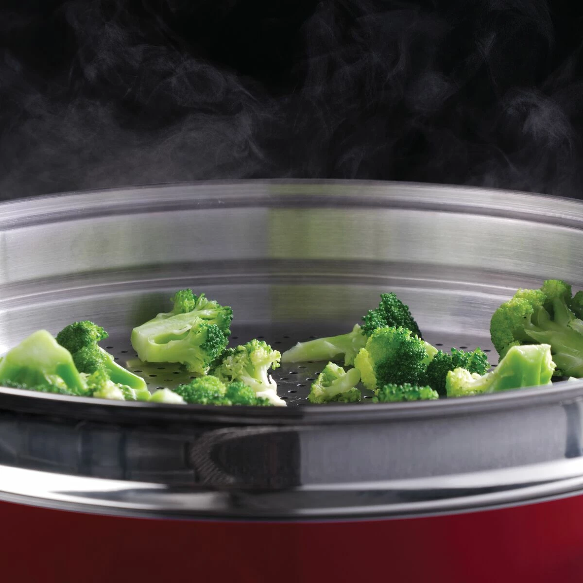 Tramontina 5.5 Quart Nonstick Everyday Pan - Metallic Red 7 Tramontina 5.5 Quart Nonstick Everyday Pan - Metallic Red - Image 5