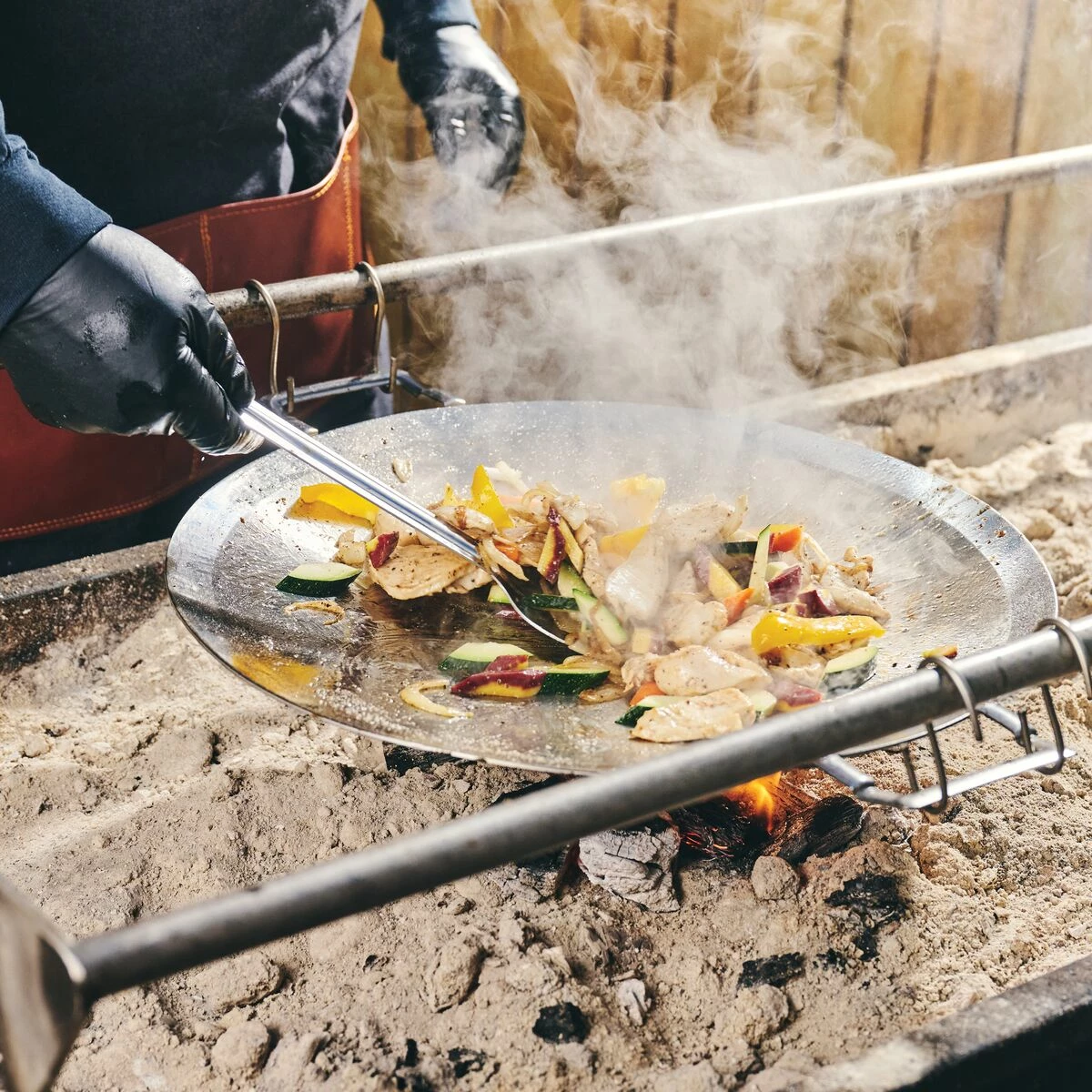 Tramontina Churrasco BBQ 17.25 In Tri-Ply Clad Stainless Steel Round Grill Pan 5 Tramontina Churrasco BBQ 17.25 In Tri-Ply Clad Stainless Steel Round Grill Pan - Image 3