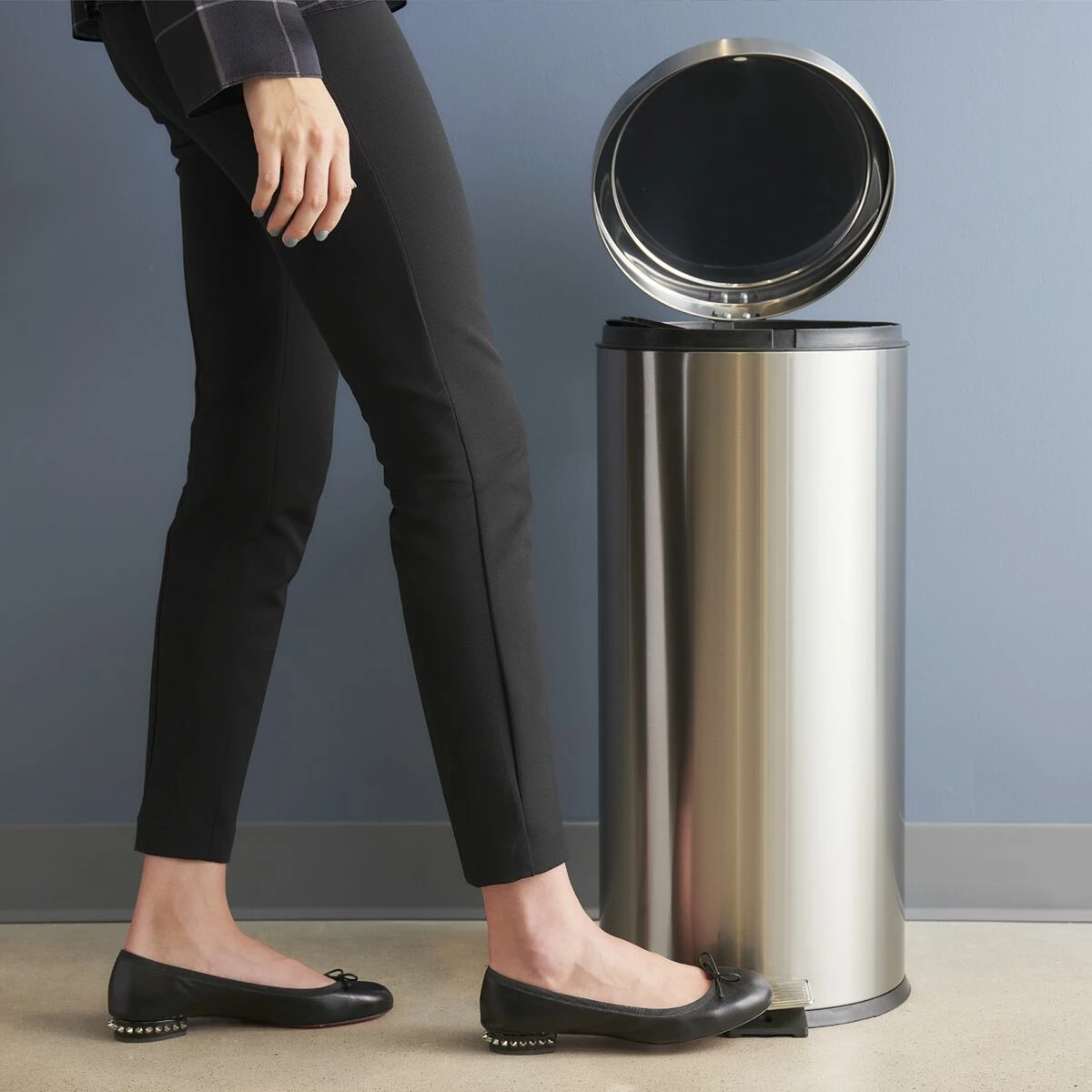 Tramontina 8 Gallon Stainless Steel Round Step Can 4 Tramontina 8 Gallon Stainless Steel Round Step Can - Image 2